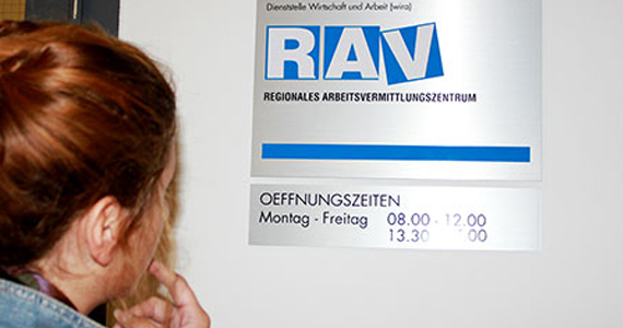 Wie wirkt sich die regionale Arbeitslosigkeit auf die RAV-Betreuung aus?