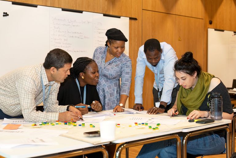 Wie Studierende in der Schweiz von den verschiedenen Weiterbildungsmöglichkeiten für Führungskräfte profitieren