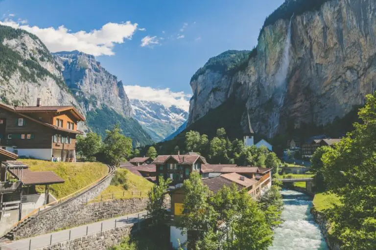 Was sind die Vorteile von Immobilieninvestitionen in der Schweiz gegenüber anderen Ländern?