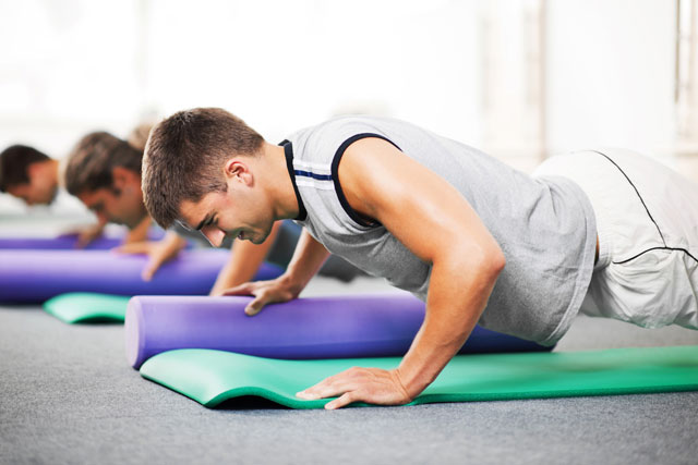 Welche Krankenkassen bieten Rabatte für regelmäßige Yoga- und Fitnesskurse?