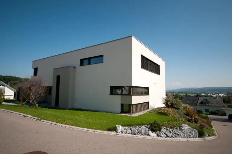 Wie wirkt sich die Immobiliensteuer in der Schweiz auf den Kauf von Immobilien aus?