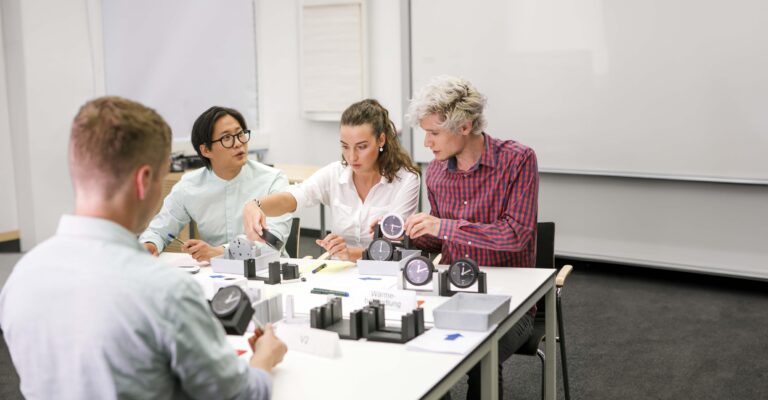 Die besten Programme für internationale Studierende im Bereich Wirtschaftsingenieurwesen in der Schweiz