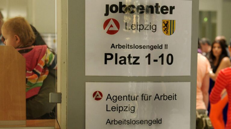 Kann man Sozialhilfe und Arbeitslosengeld gleichzeitig beziehen?
