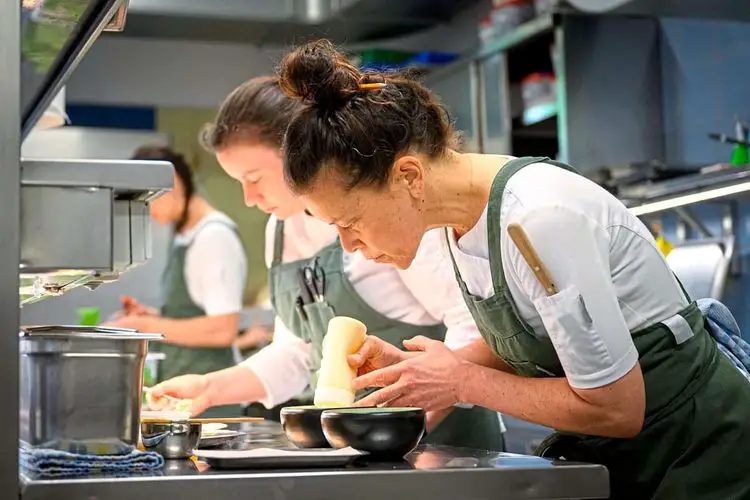 Mutterschaftsentschädigung für Angestellte in der Gastronomie