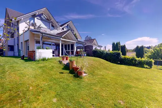 Warum ist es in der Schweiz wichtig, den Wert von Immobilien regelmäßig zu überprüfen?