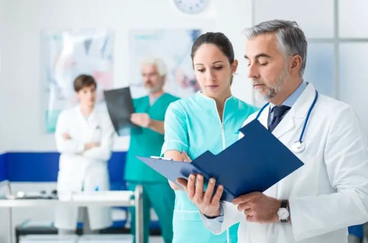 Warum steigen die Krankenkassenprämien?