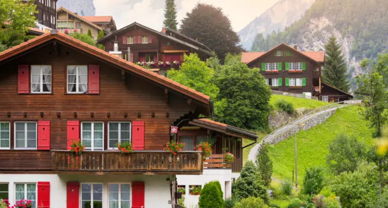 Was sind die Anforderungen für den Kauf einer Ferienimmobilie in der Schweiz?