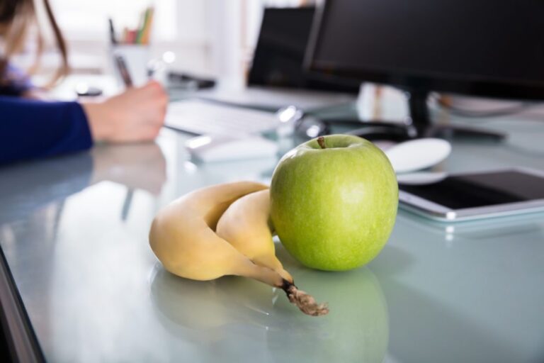 Was sind die besten Tipps für eine gesunde Ernährung während des Arbeitsalltags in der Schweiz?