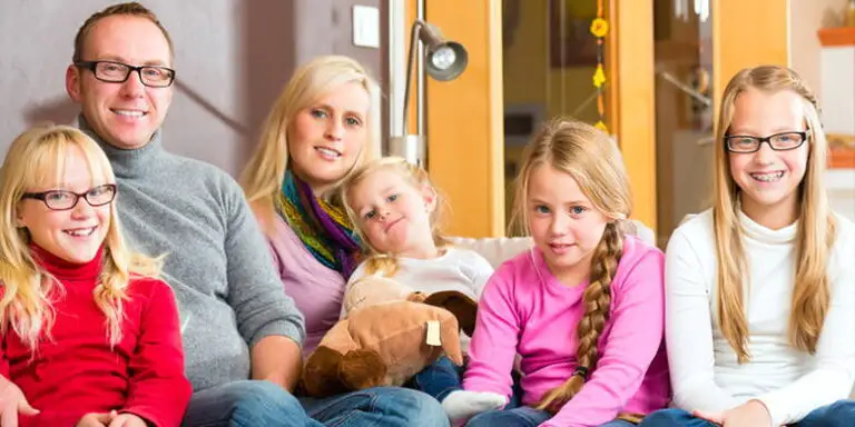Welche Krankenkassen bieten Rabatte für Ehepaare ohne Kinder?
