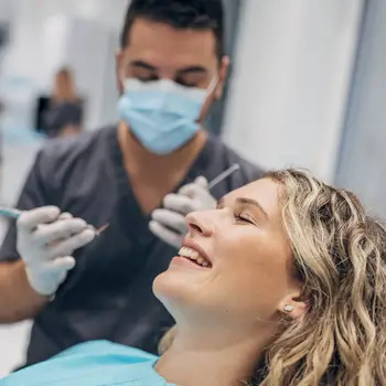 Welche Krankenkassen fördern präventive Zahnbehandlungen mit Rabatten?