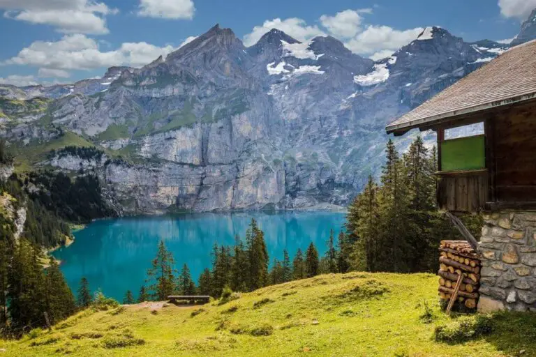 Welche Steuern fallen bei einem Zweitwohnsitz in der Schweiz an?