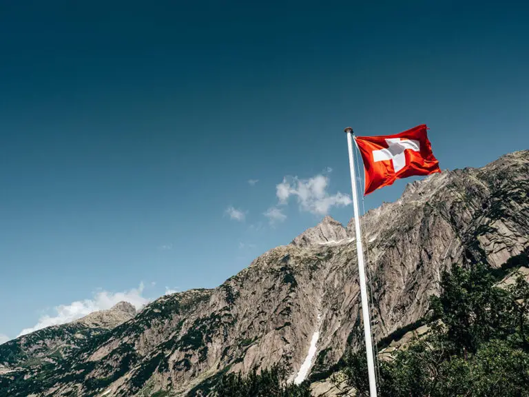 Welche Steuervorteile gibt es bei der Durchführung von Forschung und Entwicklung in der Schweiz?