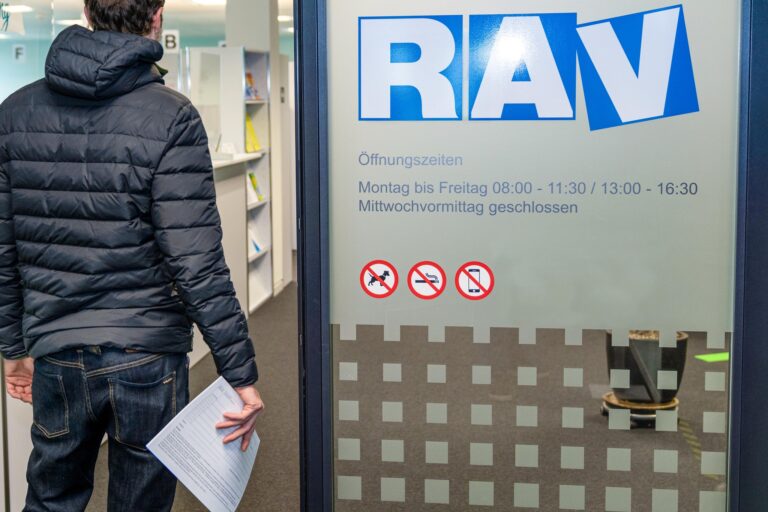 Welche Unterlagen muss man beim RAV regelmäßig einreichen?