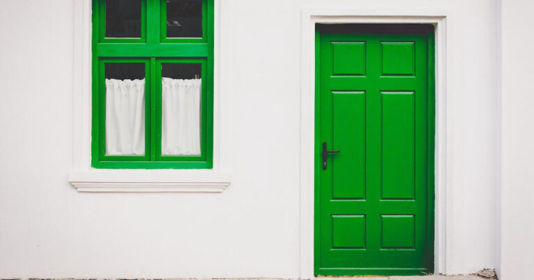 Welche Versicherungen sind für Immobilienbesitzer in der Schweiz erforderlich?