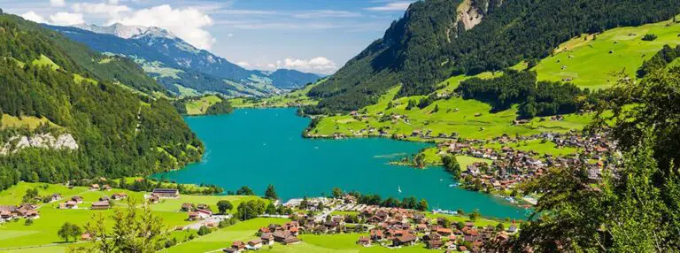 Wie die Schweiz internationalen Studierenden hilft, sich im Bildungsmarkt zurechtzufinden