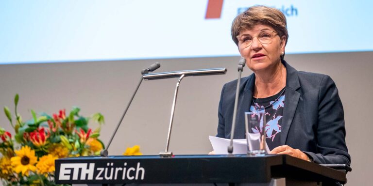 Wie funktioniert das Visumverfahren für internationale Unternehmer, die in der Schweiz ein Technologieunternehmen gründen wollen?