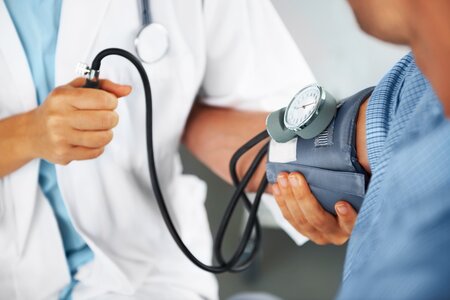 Wie funktioniert der Visumantrag für den Aufenthalt als Facharzt im Bereich Kardiologie in der Schweiz?