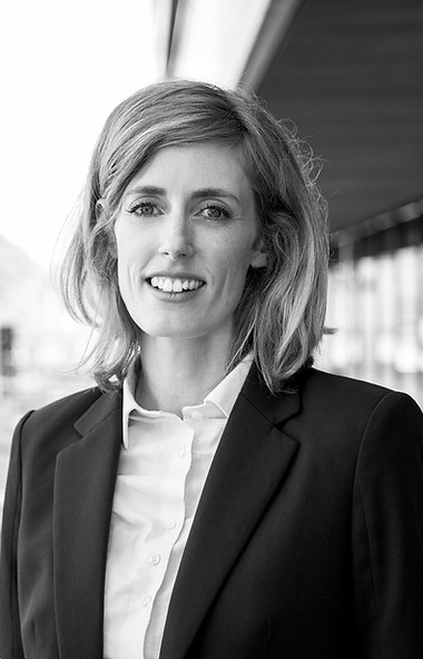 Wie geht das Schweizer Recht mit der Regulierung von öffentlichen und privaten Stiftungen um?